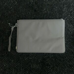 New beis laptop sleeve in gray